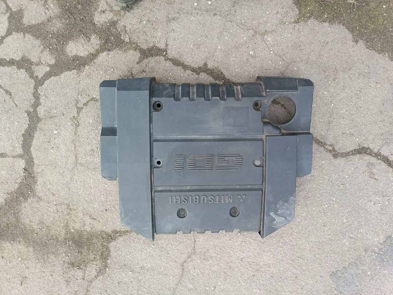 Крышка декоративная на двигатель Mitsubishi Carisma - Крышки двигателя (Запчасти) в Калининград