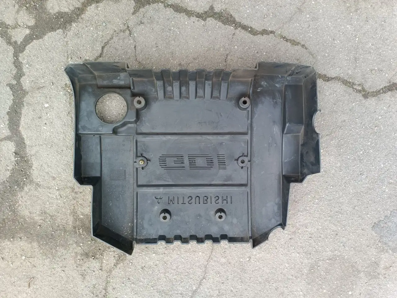 Крышка декоративная на двигатель Mitsubishi Carisma - Крышки двигателя (Запчасти) в Калининград