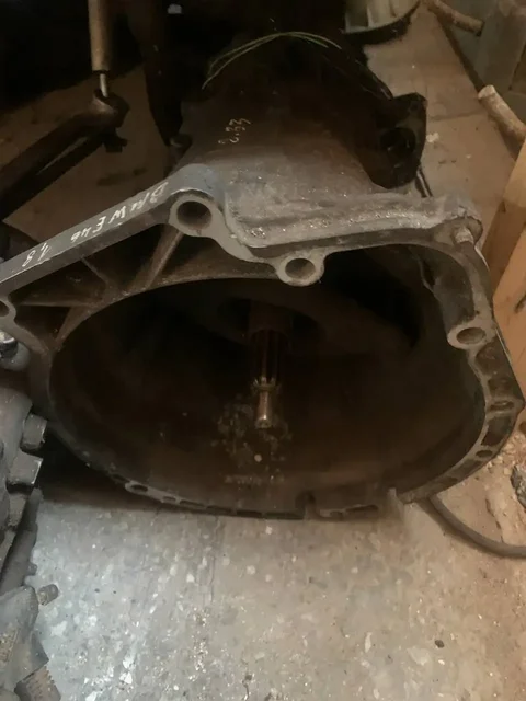 Продам запчасти на BMW и другие автомобили - Крышки двигателя в Калининград