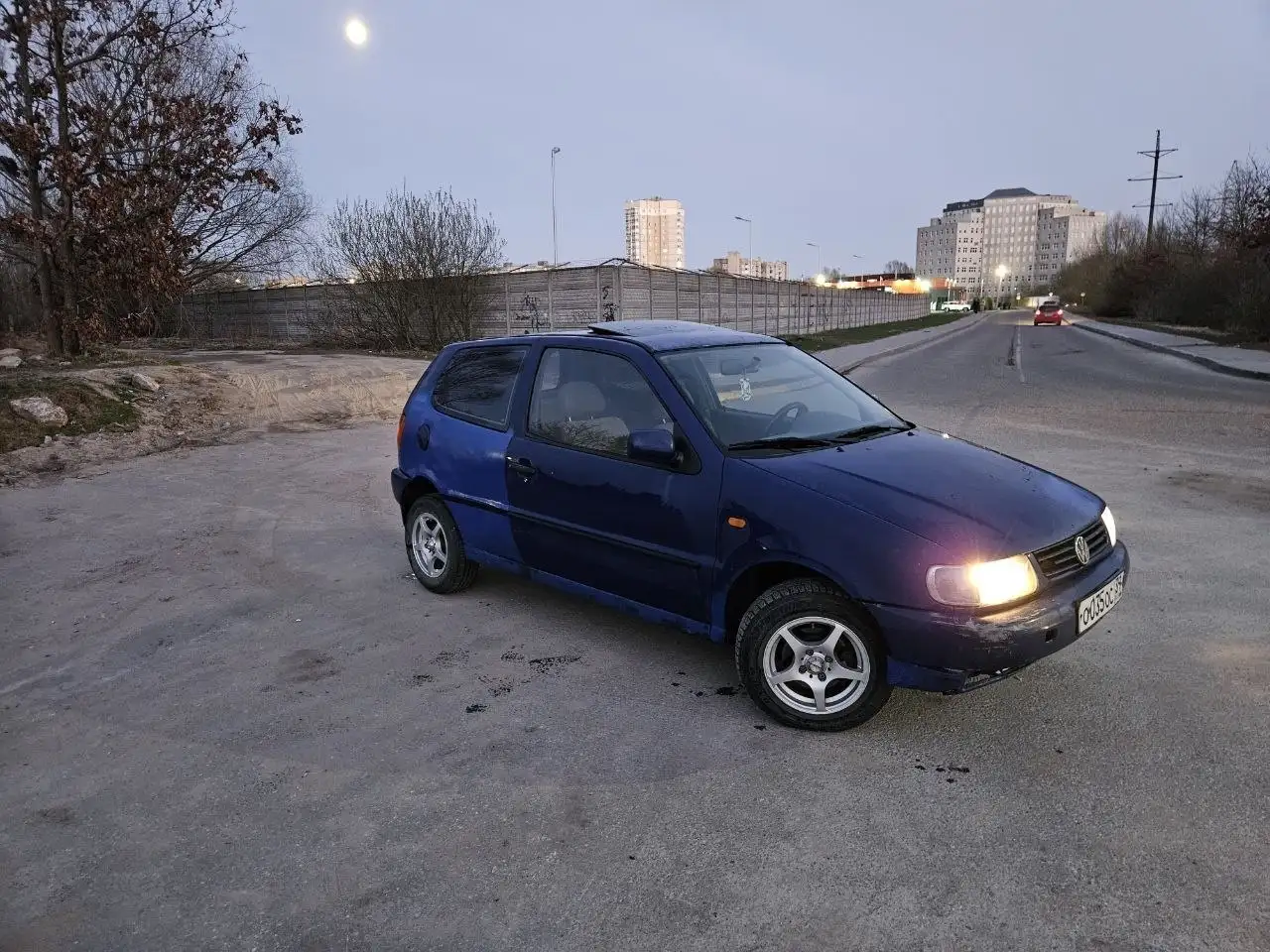 Volkswagen Polo 1.4 1999 автомат в хорошем состоянии - Авто в Калининград