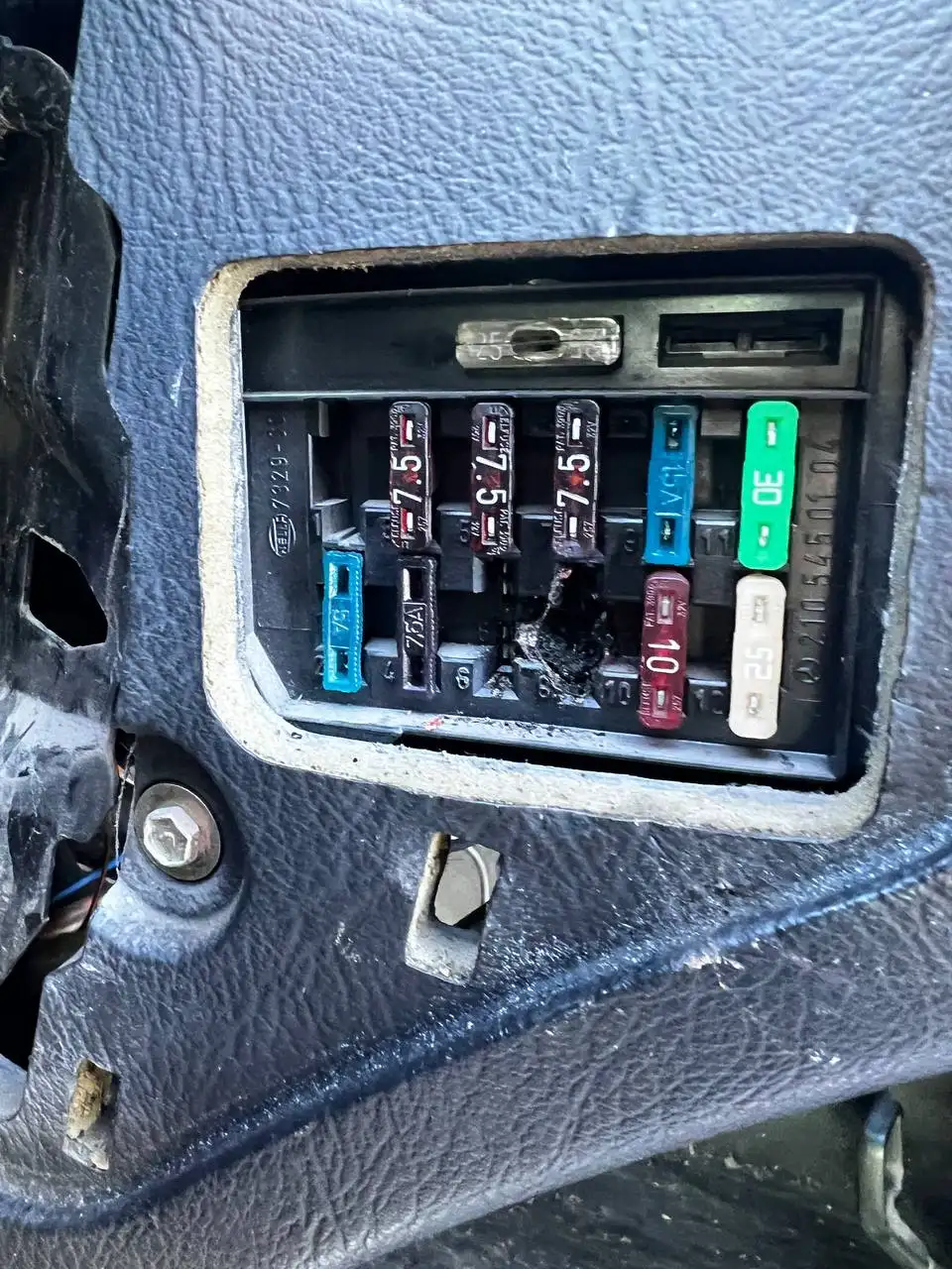 Блок предохранителей света на W210 E230 Classic - Запчасти (Авто) в Калининград