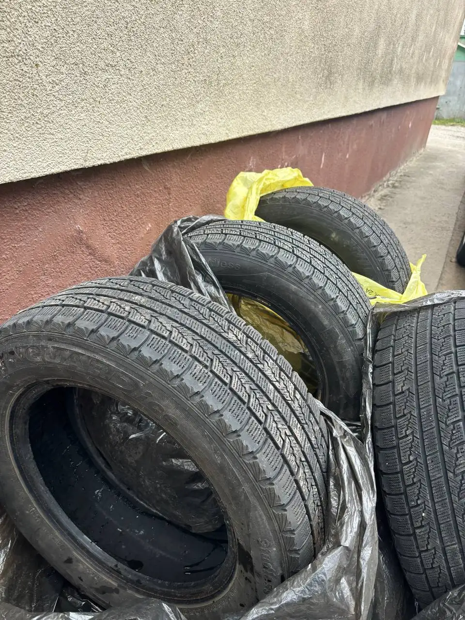 Зимняя резина Nexen 205/65 R16 2020 года - Шины и диски (Авто) в Калининград