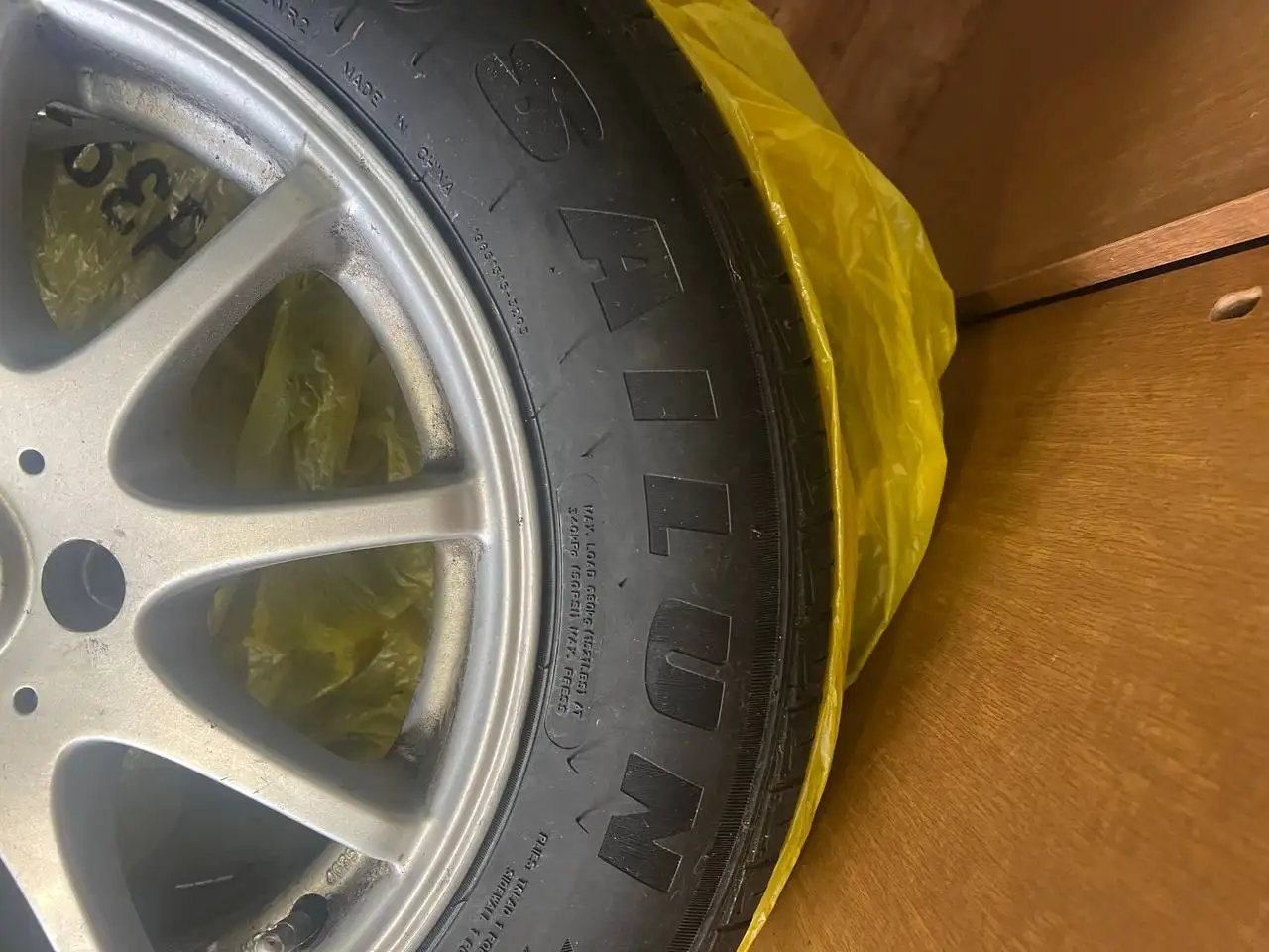 Продам комплект колес для Nissan Almera Classic - Запчасти (Авто) в Калининград