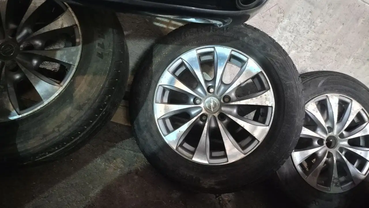 Продажа колес 15 дюймов, 5 штук, летняя резина - Шины и диски (Авто) в Калининград