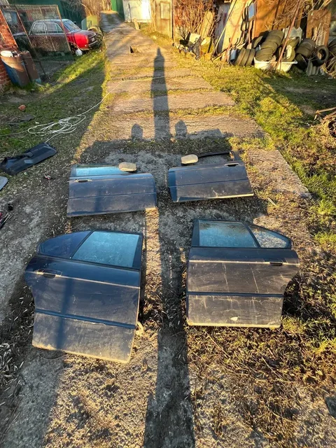 Двери на BMW E34 - Автоковры в Калининград