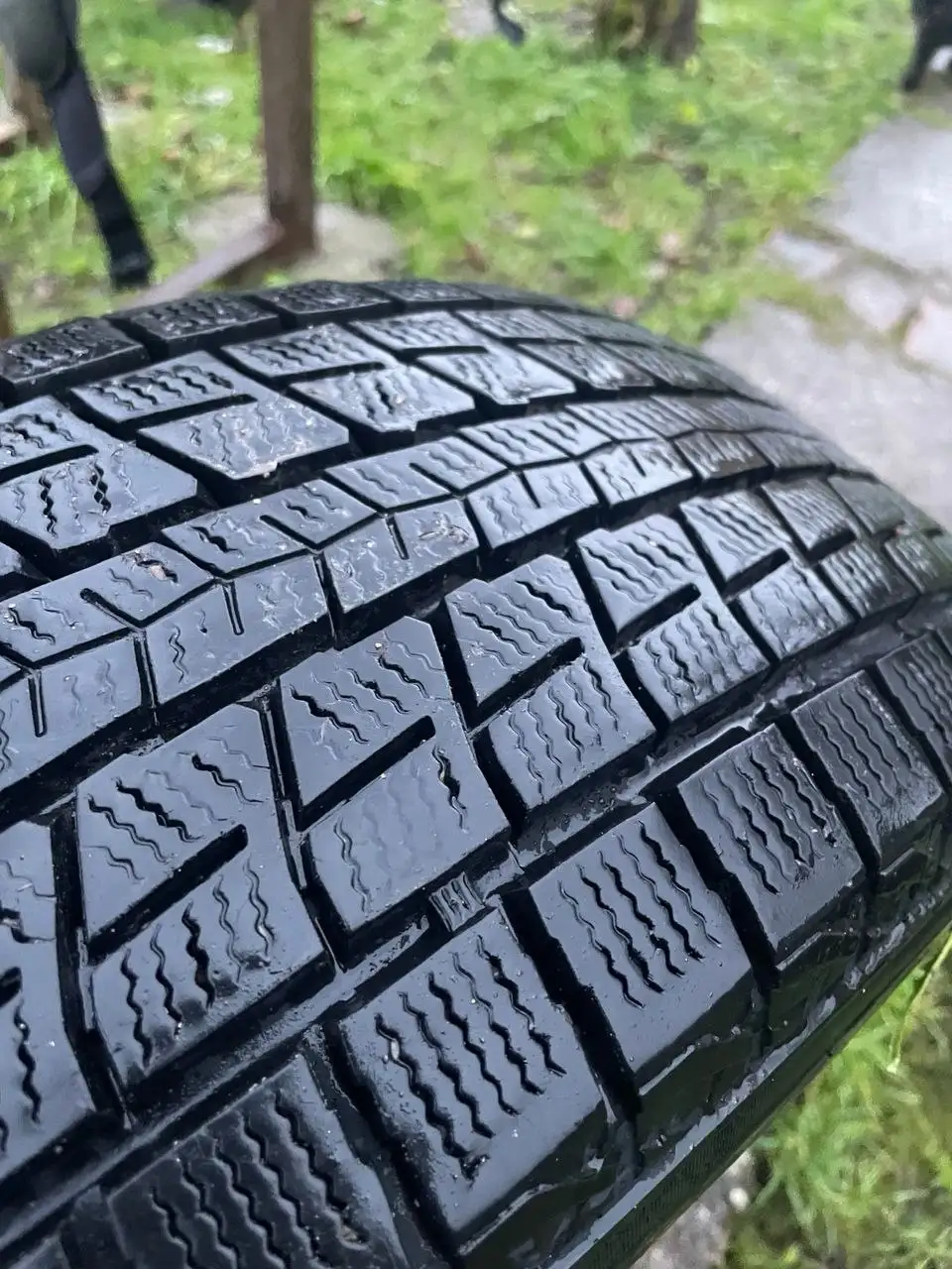 Продам 2 резины 225/65/R17 - Запчасти (Авто) в Калининград