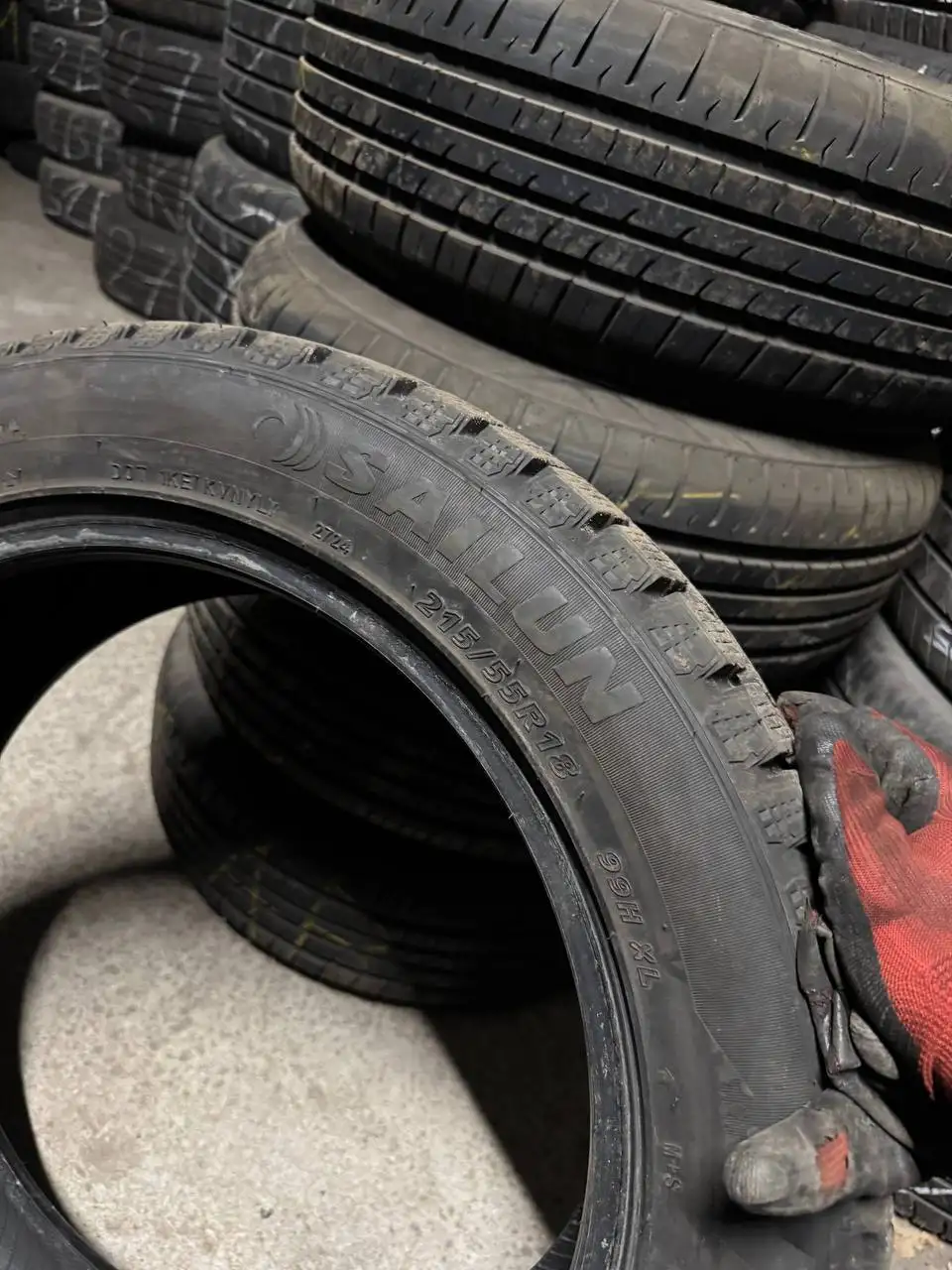 Зимняя резина 215/55 R18 - Шины и диски (Авто) в Калининград