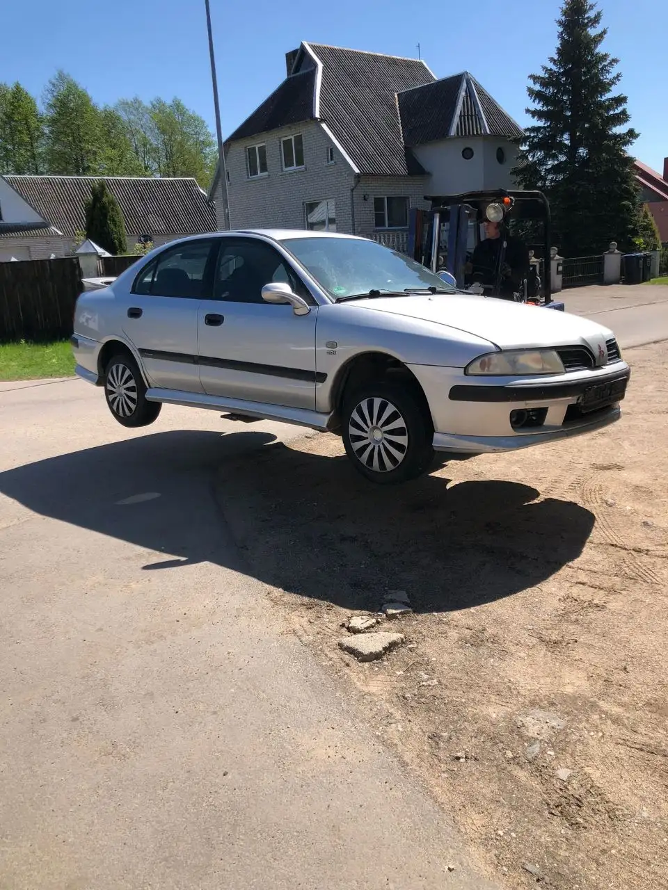 Запчасти для Mitsubishi Carisma - Запчасти в Калининград