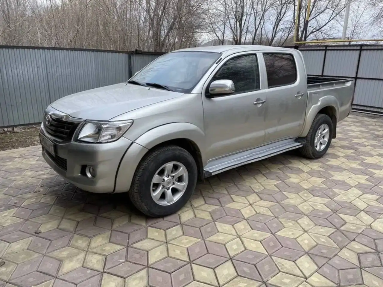 Поиск левого зеркала заднего вида Toyota Hilux с подогревом - Автозапчасти (Запчасти) в Калининград