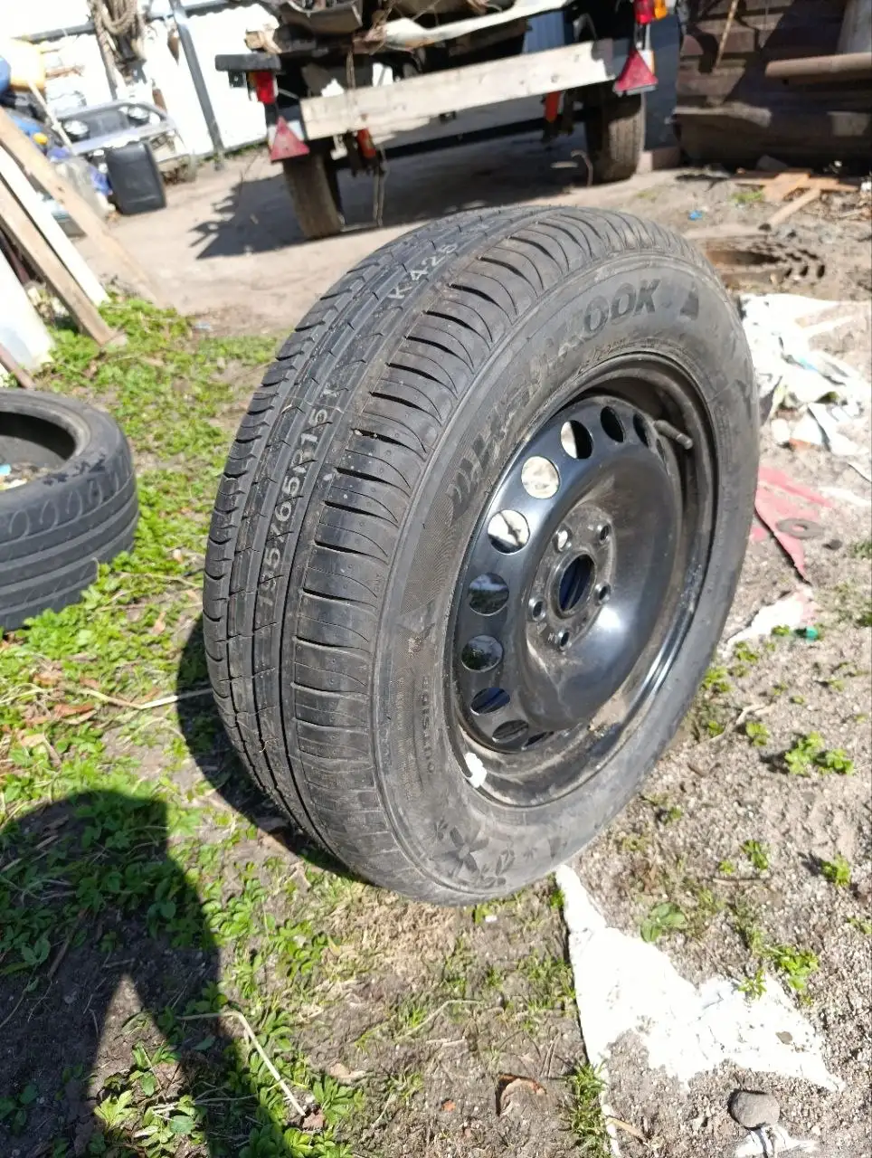Колесо в сборе 195/65 r15 - Шины и диски (Запчасти) в Калининград