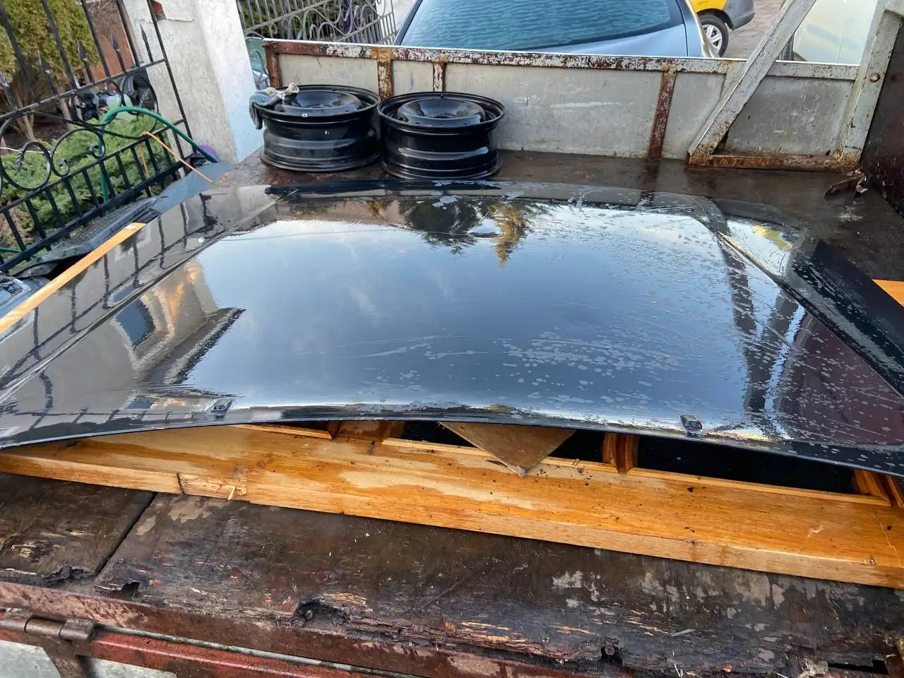 Капот на Audi A4 - Кузовные детали (Запчасти) в Калининград