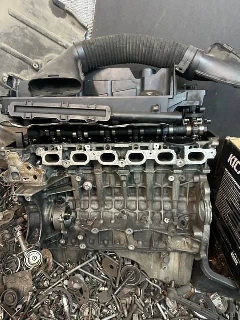 Мотор N52 с прогоревшим клапаном - Запчасти в Калининград