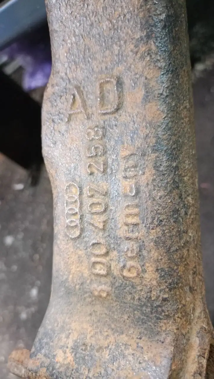 Поворотный кулак правый Ауди A6 C5 - Подвеска (Запчасти) в Калининград