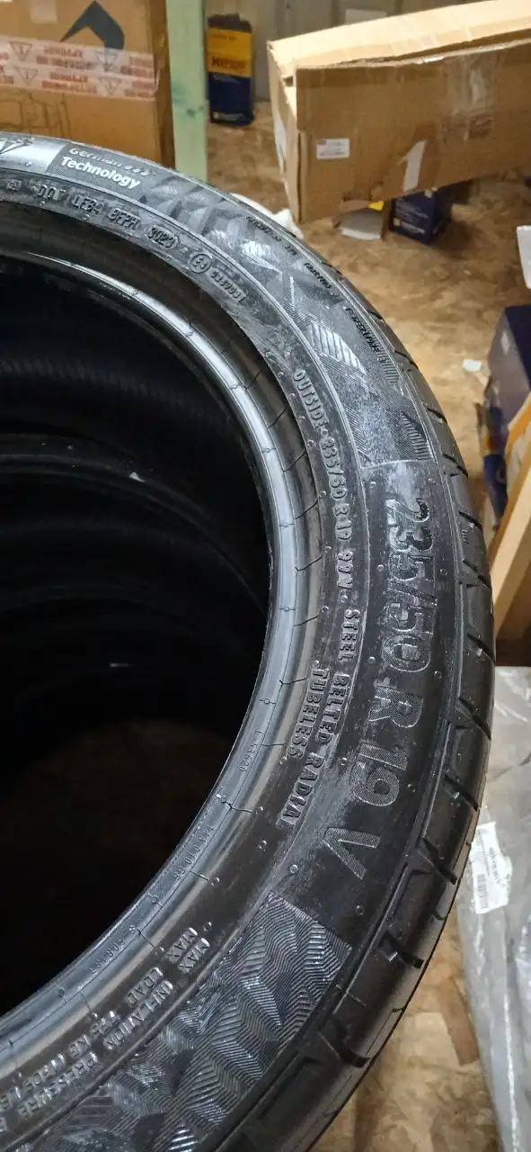 Шины летние 235/50 R19 2023 года - Шины (Авто) в Калининград