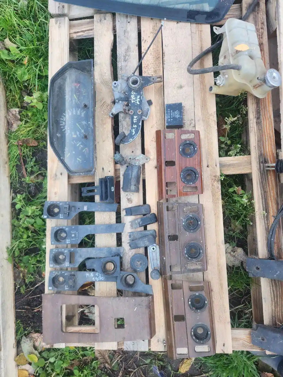 Запчасти на Mercedes 124