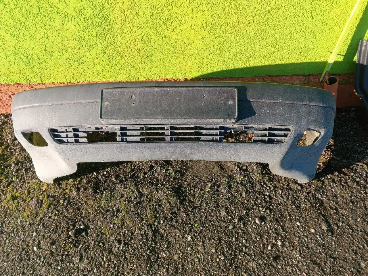 Продам передний бампер на Audi 80 b3