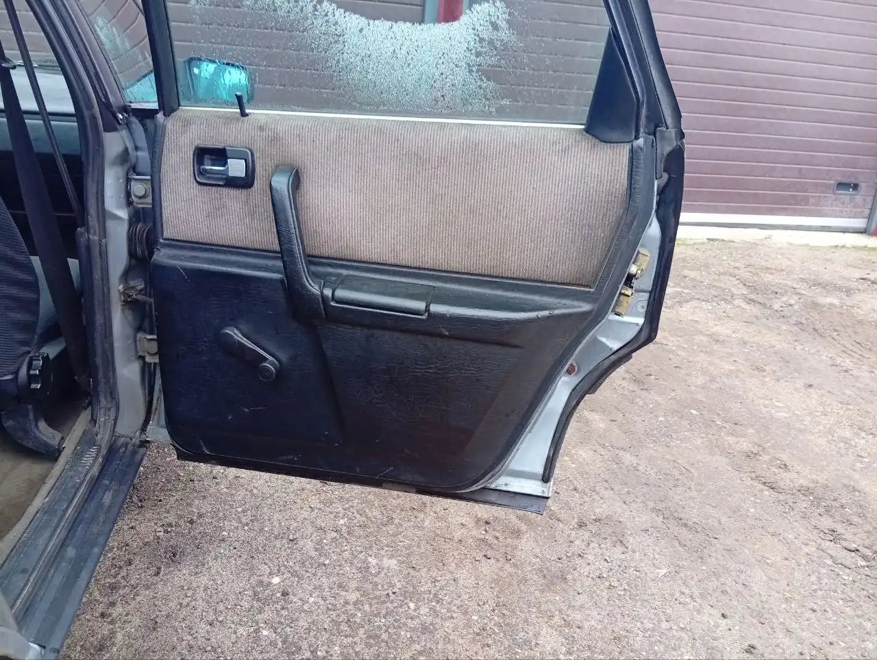 Дверные карты на Audi 100 c3 дорест