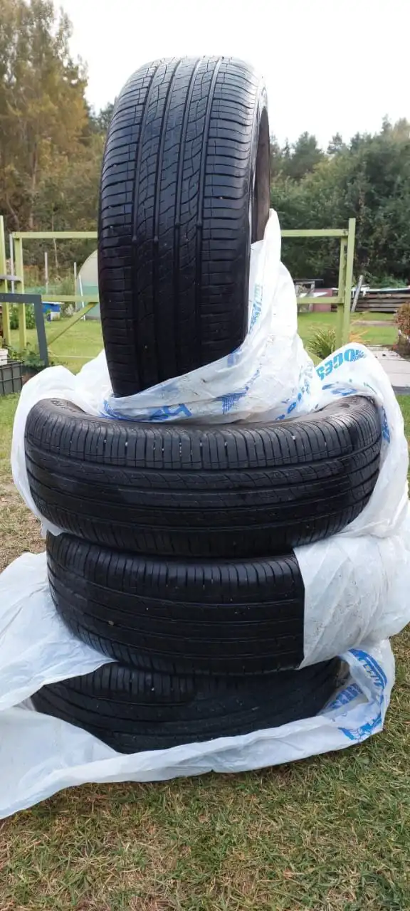 Продам комплект резины 215/60R17