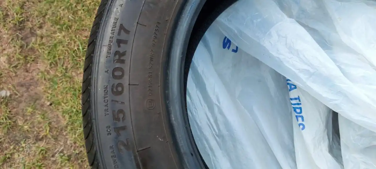 Продам комплект резины 215/60R17