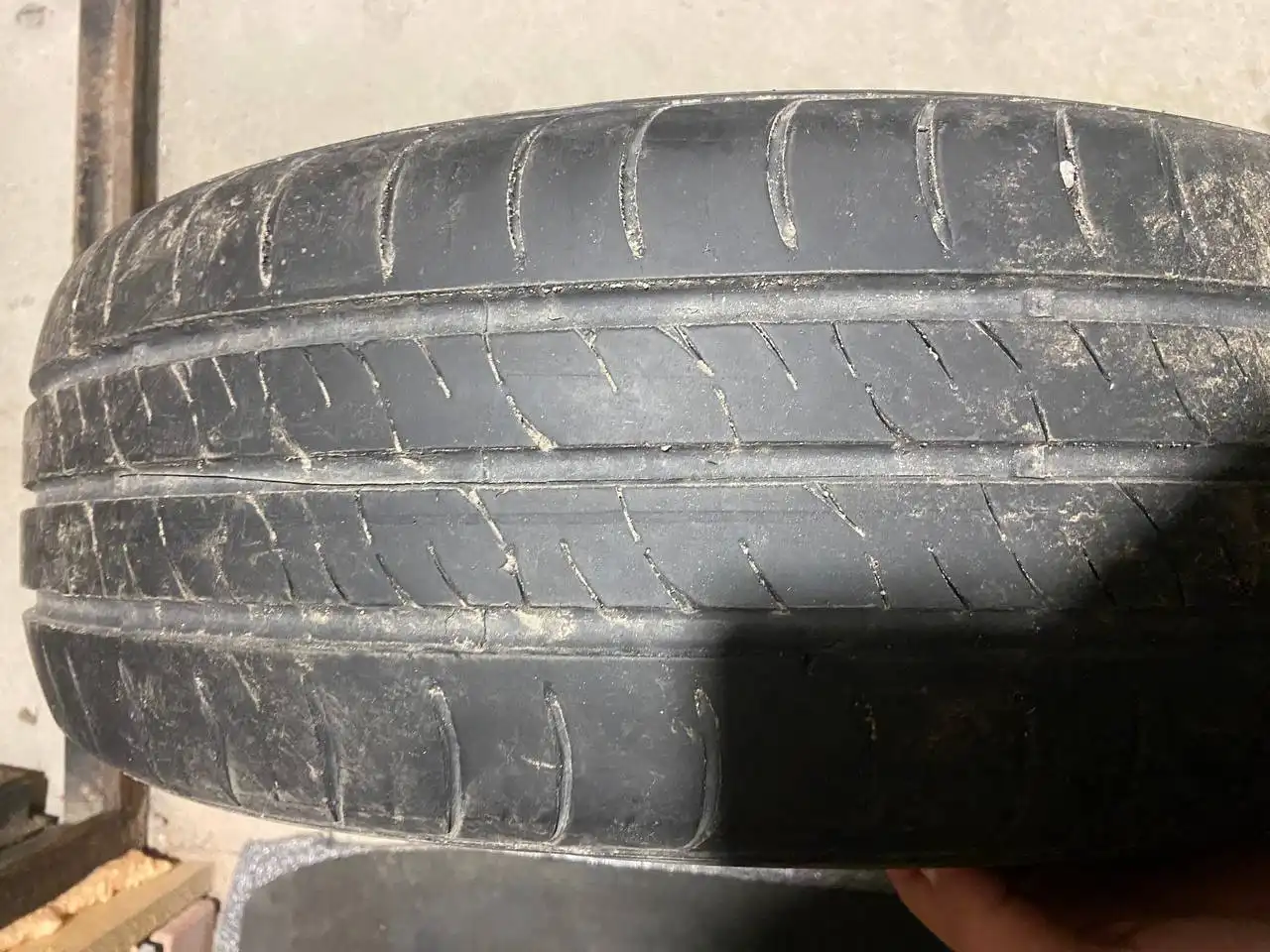 Продажа автозапчастей и резины в Калининграде