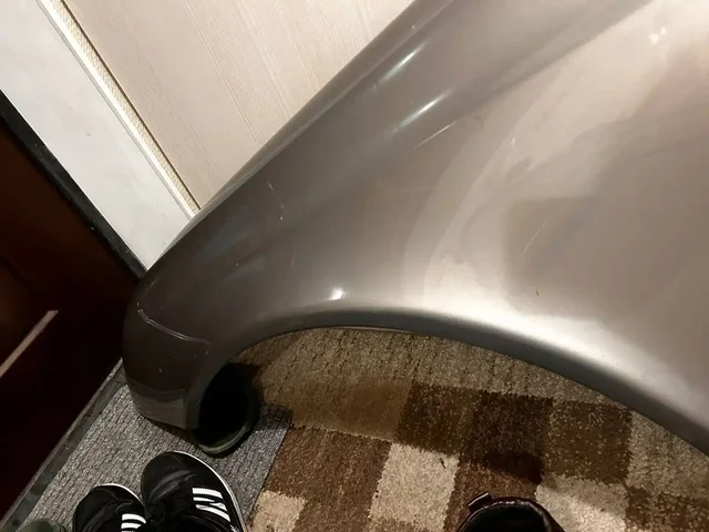 Продажа крыла на Mercedes-Benz W211 - Запчасти в Калининград