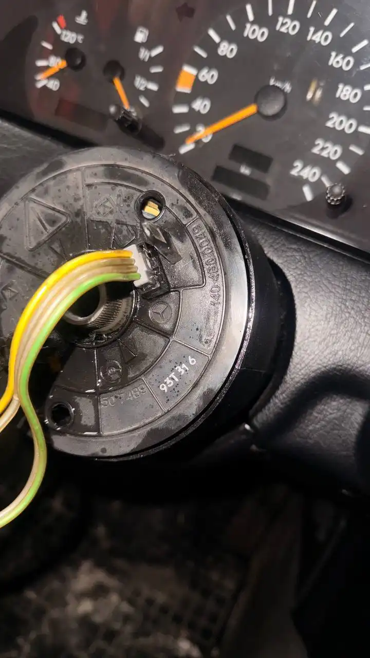 Шлейф подруливай заднего колеса для W202