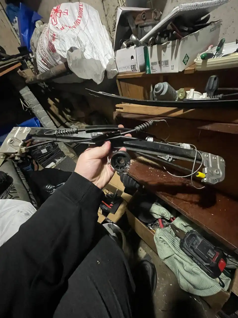 Стеклоподъемник BMW E39 и спойлер Opel Vectra A