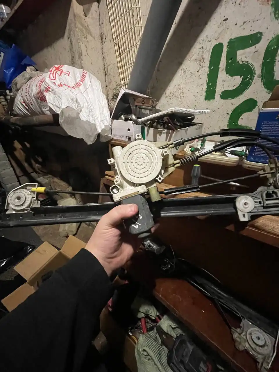 Стеклоподъемник BMW E39 и спойлер Opel Vectra A