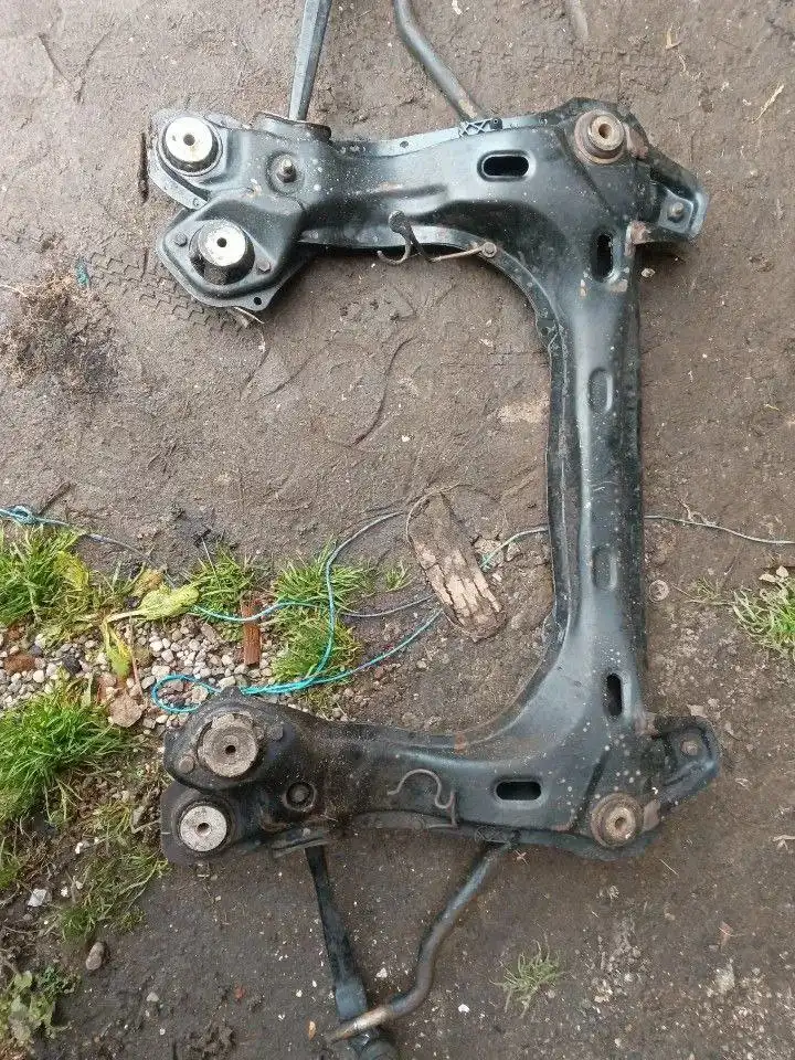 Подрамник на Audi 100 C3 бензин