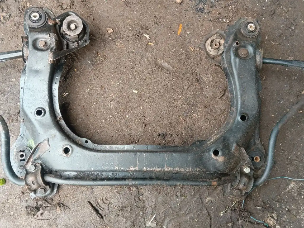 Подрамник на Audi 100 C3 бензин