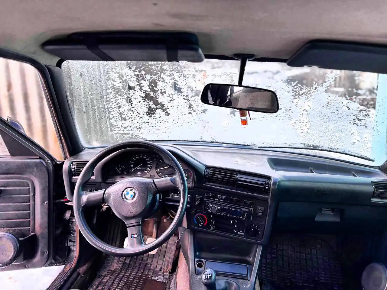 BMW E30 Купе 1989 года в Славском районе