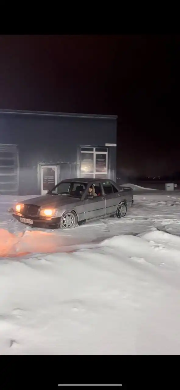 Mercedes Benz w201 (190) 1986 года, 2.0 дизель