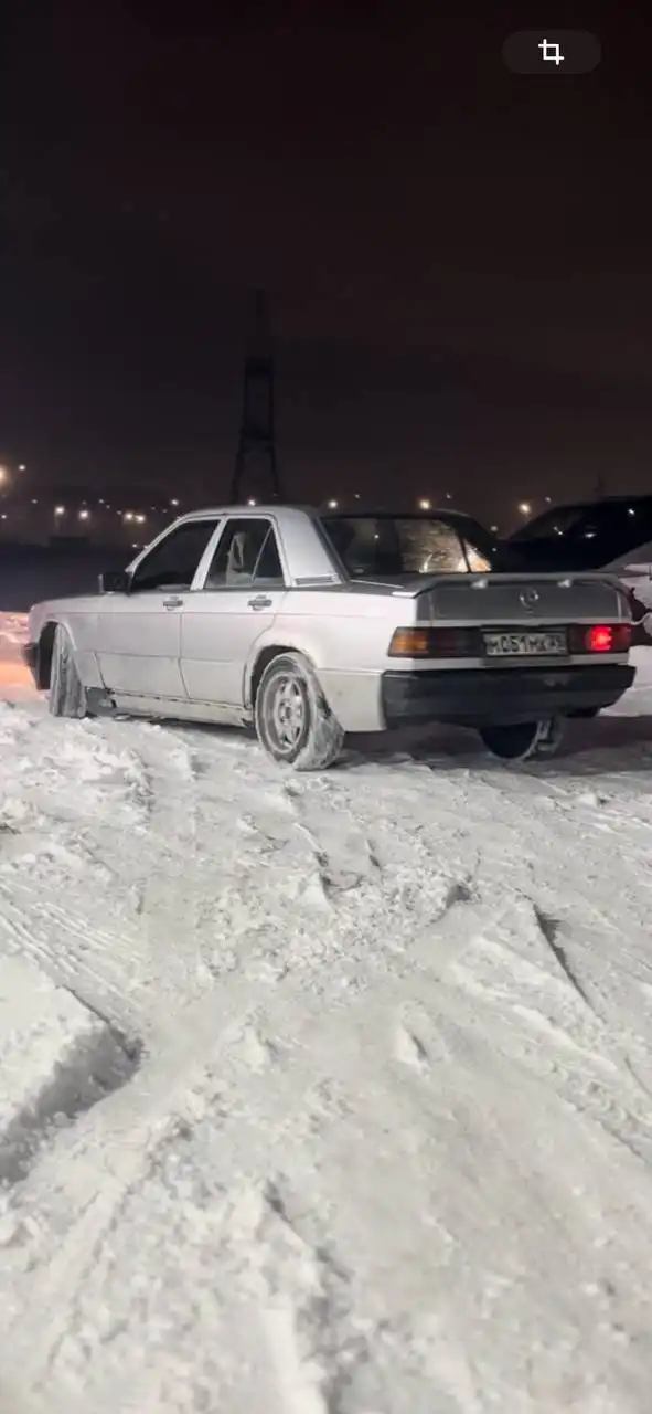 Mercedes Benz w201 (190) 1986 года, 2.0 дизель