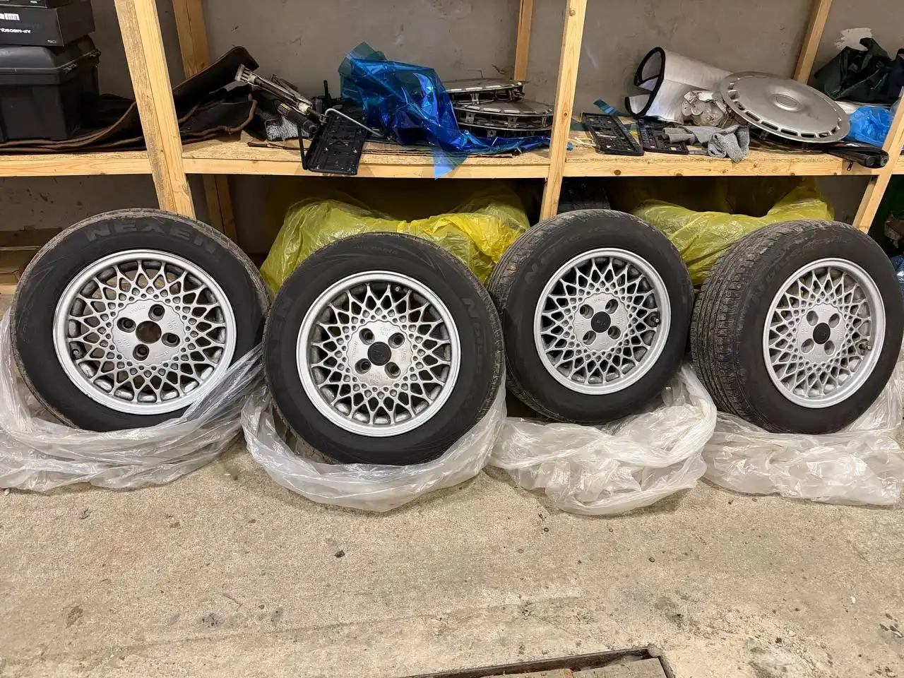 Продам диски с резиной от Audi 100 C3