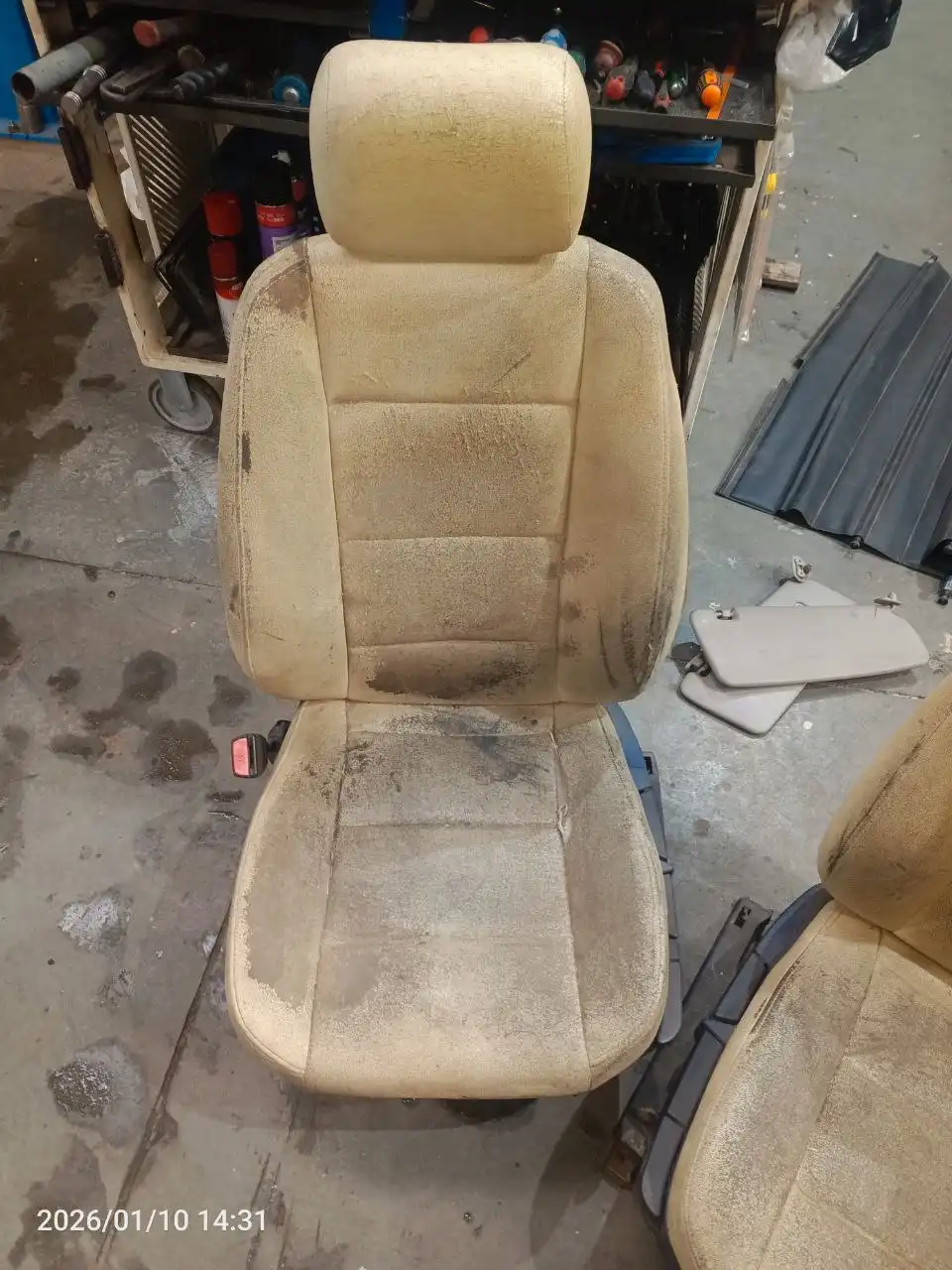 Передние сиденья BMW E36 на запчасти