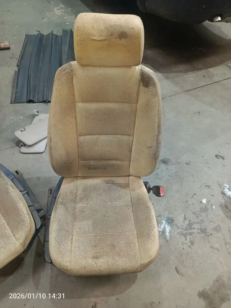 Передние сиденья BMW E36 на запчасти