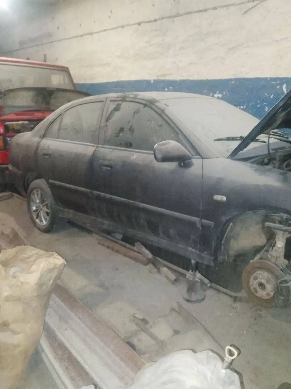 Тойота Каризма 1.9 дизель на запчасти или восстановление - Запчасти (Авто) в Калининград