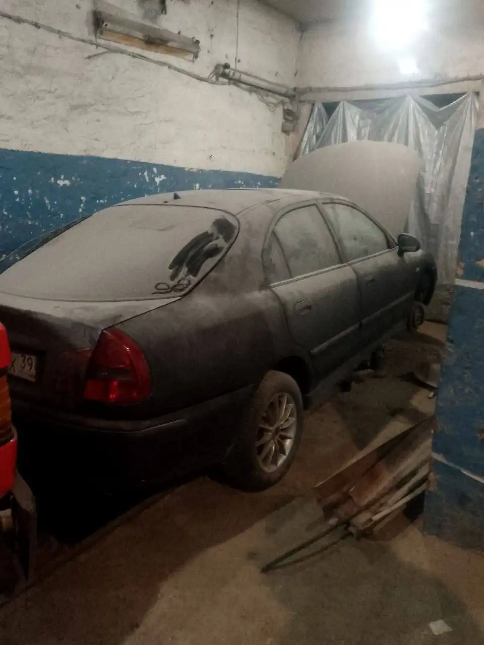 Тойота Каризма 1.9 дизель на запчасти или восстановление - Запчасти (Авто) в Калининград