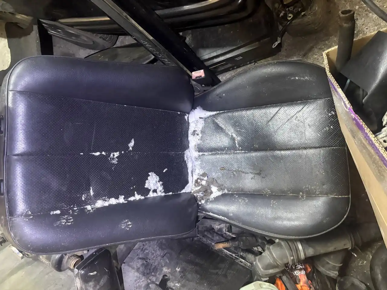 Продажа автокресел и салазок - Автокресла и сидения (Запчасти) в Калининград