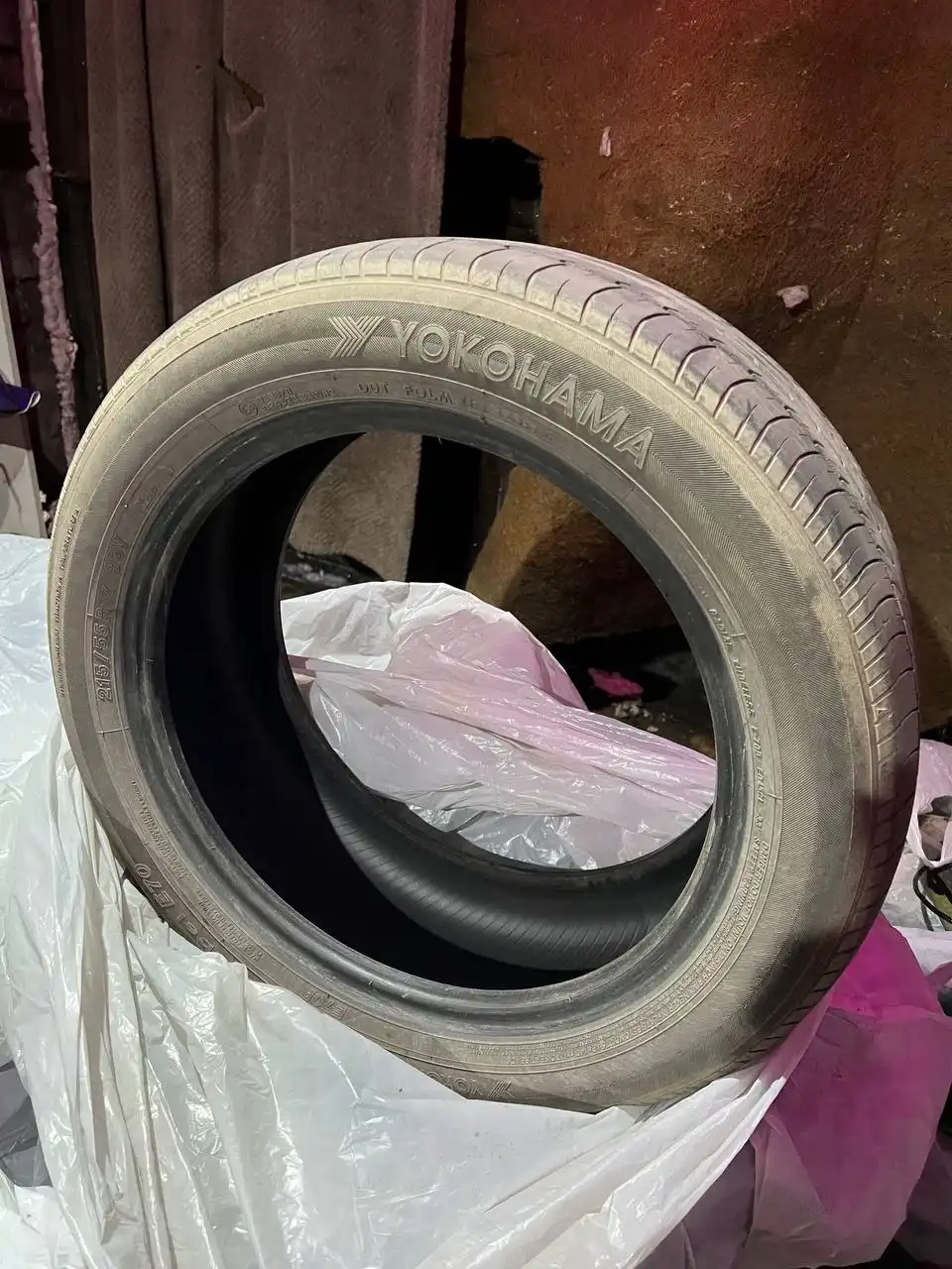 Продам два комплекта резины R17 для Tiguan - Шины и диски (Авто) в Калининград