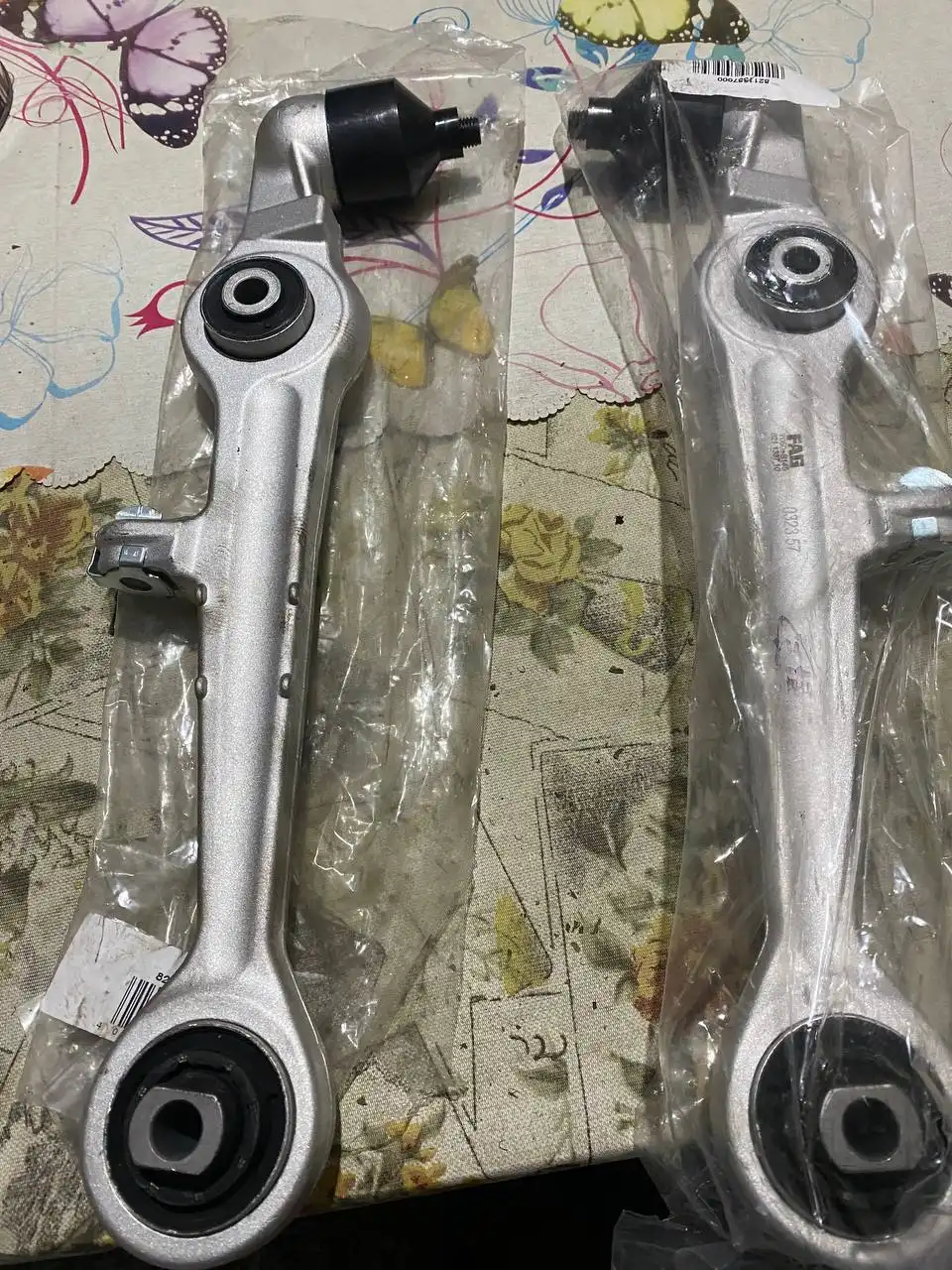 Передние нижние рычаги Audi A6 C5 - Подвеска (Запчасти) в Калининград