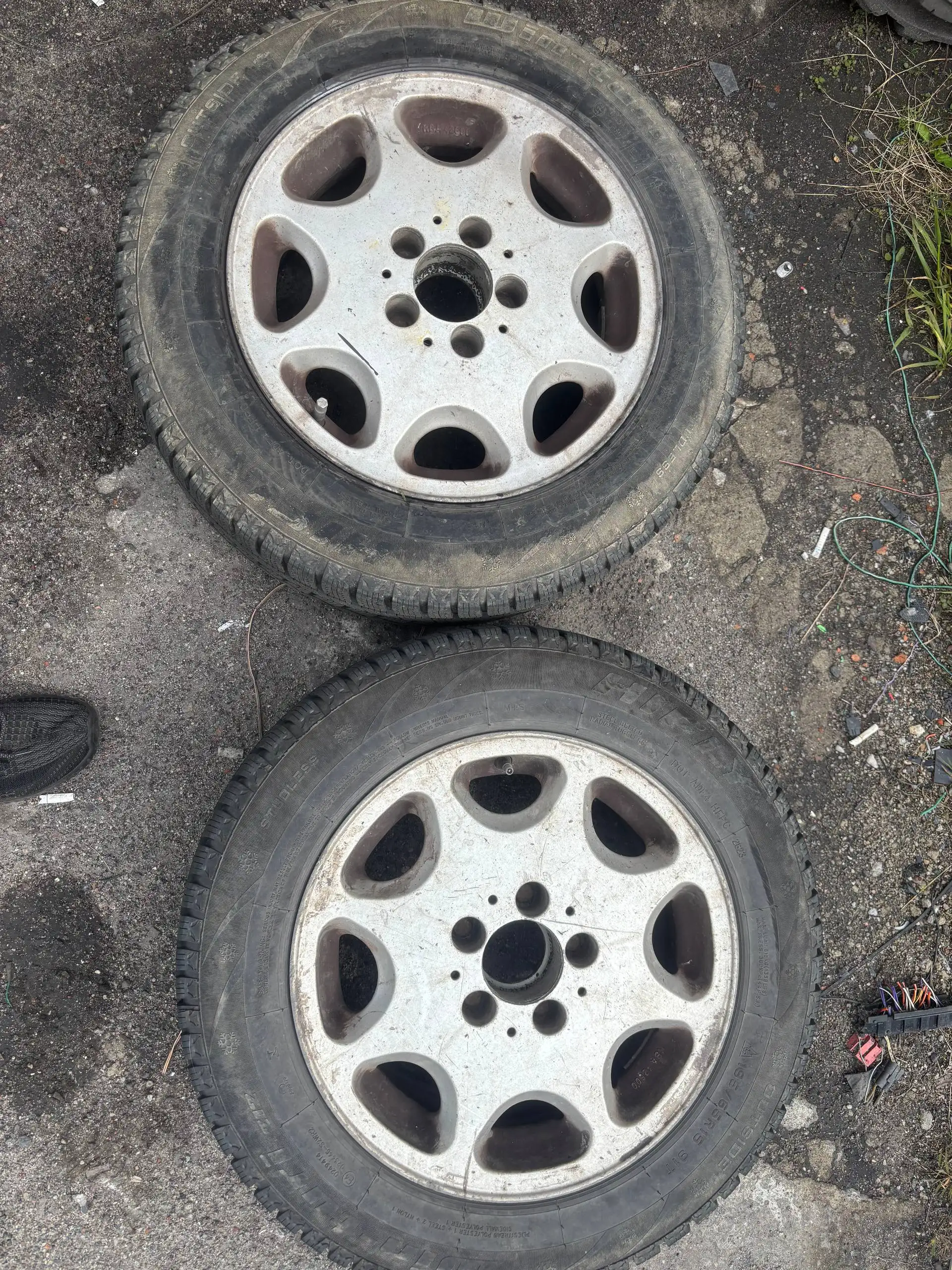 Продажа дисков с резиной для ВАЗ 124 - Колесные диски и резина (Запчасти) в Калининград