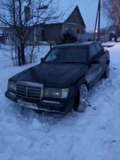 Mercedes-Benz с автоматом и хорошей музыкой - Аудио оборудование в Калининград