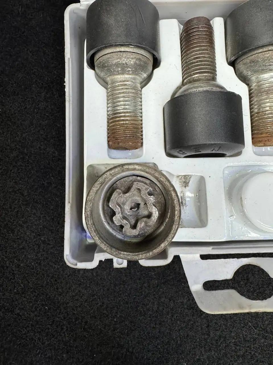 Секретки VAG - Автозапчасти (Запчасти) в Калининград