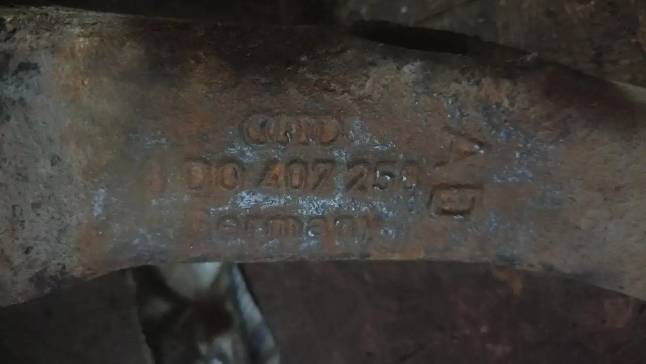 Продам поворотный кулак Audi A6 C5 и амортизаторы передние Renault Duster - Запчасти в Калининград