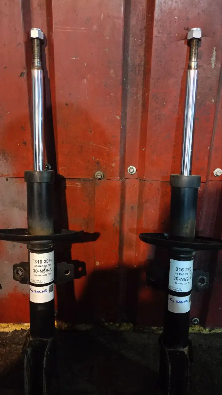 Продам поворотный кулак Audi A6 C5 и амортизаторы передние Renault Duster - Запчасти в Калининград