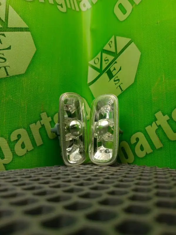 Повторитель поворота Audi A6 C5 AVANT BDH 2.5TDI 2001 - Автозапчасти (Запчасти) в Калининград