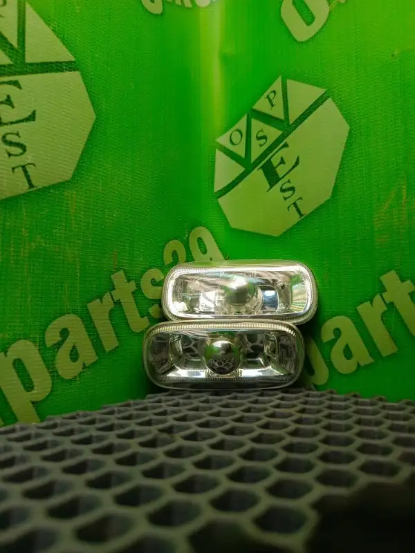 Повторитель поворота Audi A6 C5 AVANT BDH 2.5TDI 2001 - Автозапчасти (Запчасти) в Калининград