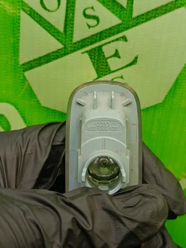 Повторитель поворота Audi A6 C5 AVANT BDH 2.5TDI 2001 - Автозапчасти (Запчасти) в Калининград