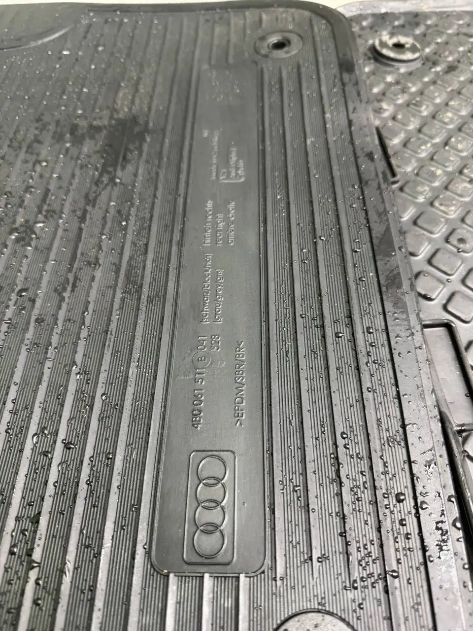 Резиновые коврики салона А6С5 оригинал - Запчасти (Авто) в Калининград